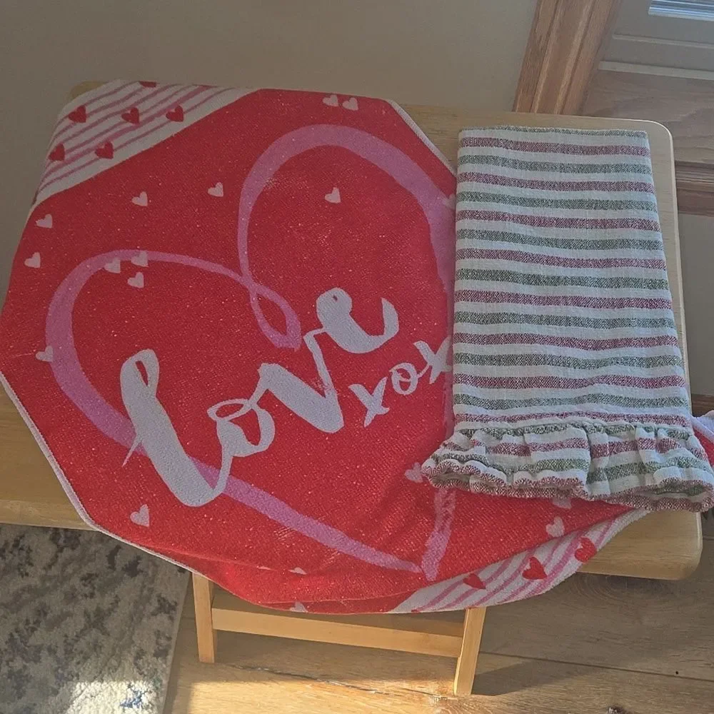 Red Love Heart Towel Set Bundle 2 Pc Holiday Hand Towels Kitchy